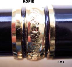 Der Kappenring des Originals im Zoom — die schwarzen Ringe sind aus Edelharz